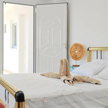 Tato: Horizon Haven With Panoramic Sea Views In Himare. Gæstehus Himarë