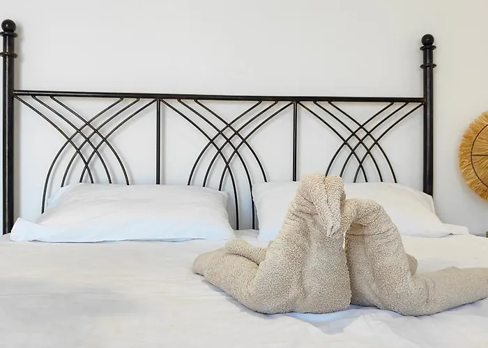 Tato: Horizon Haven With Panoramic Sea Views In Himare. Guest house 3*